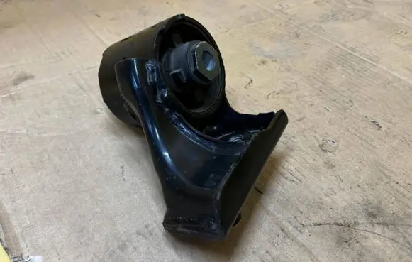 Ford Bronco Engine mounting bracket MB3G-6B032-DC MB3G6B032DC