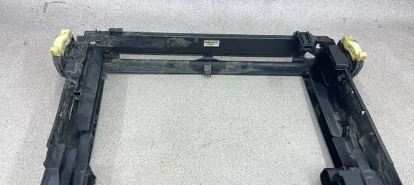 BMW M6 Radiator mount bracket 2284247 17112284247 2284246