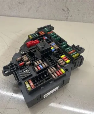 BMW 5 F10 F11 Fuse module 9234423 217033452F 01680670