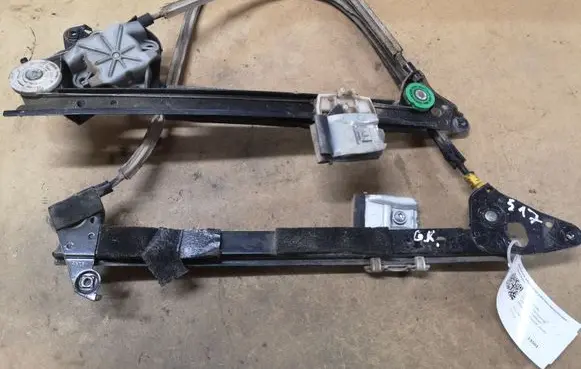 Rear door manual window regulator