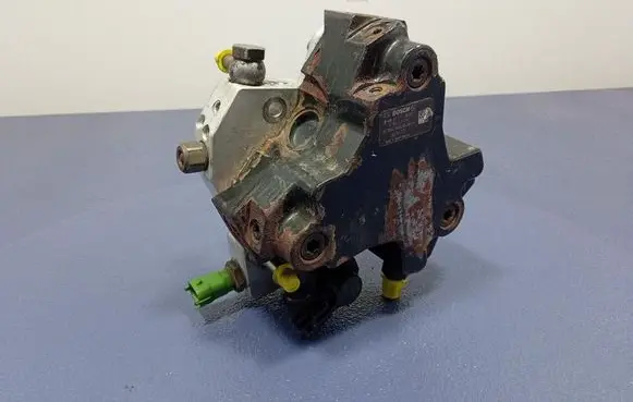 Volvo XC90 Fuel injection high pressure pump 30756125