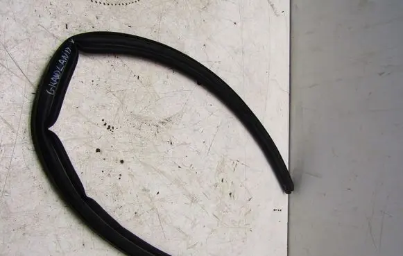 Opel Grandland X Rubber seal front coupe door 