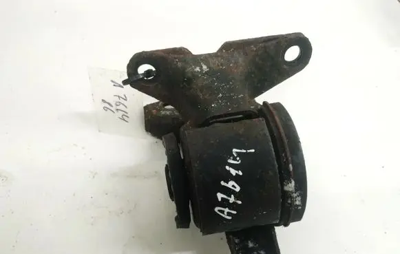 Mazda 6 Engine mount bracket