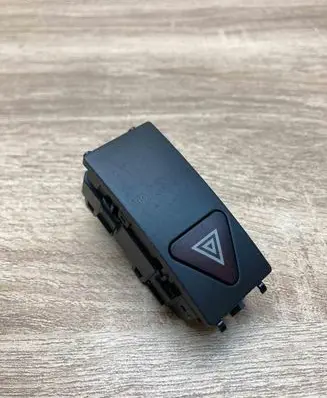 Mercedes-Benz E W212 Hazard light switch 2129052400 33692612
