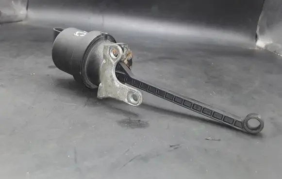 Opel Astra J Vacuum pump 4010992E