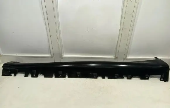 Sill/side skirt trim
