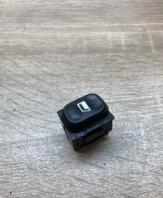 Renault Scenic I Electric window control switch M2282