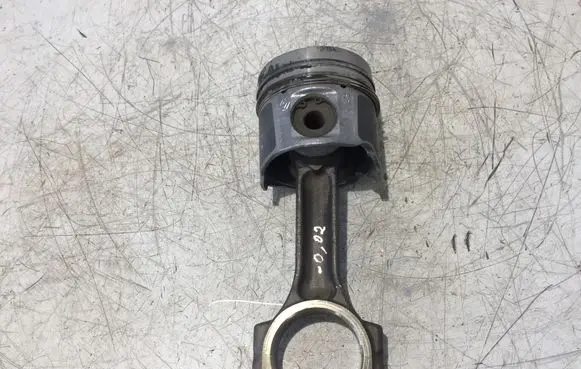 Renault Trafic III (X82) Piston with connecting rod