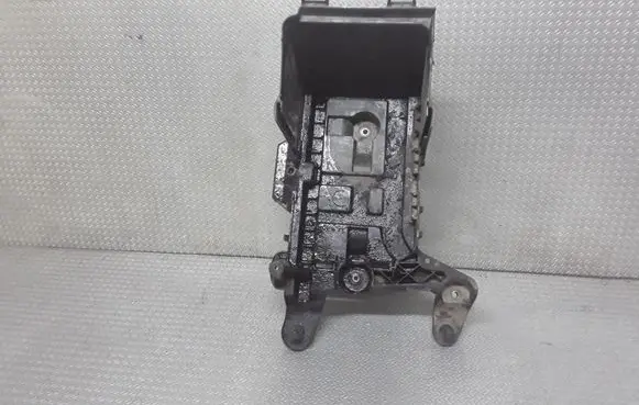 Volkswagen Touran I Battery tray 1K0915333B