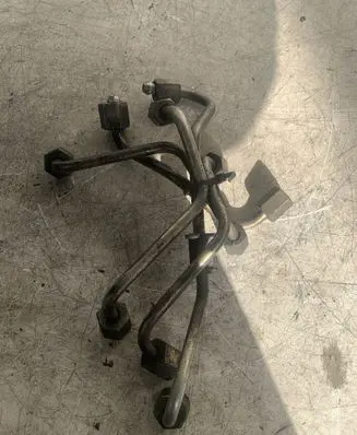 Hyundai Santa Fe Fuel injector supply line/pipe 