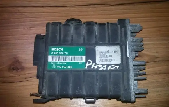 Volkswagen PASSAT B3 Engine control unit/module 0280000711 443907403