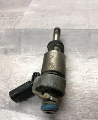 Skoda Octavia Mk2 (1Z) Fuel injector 06J133036B