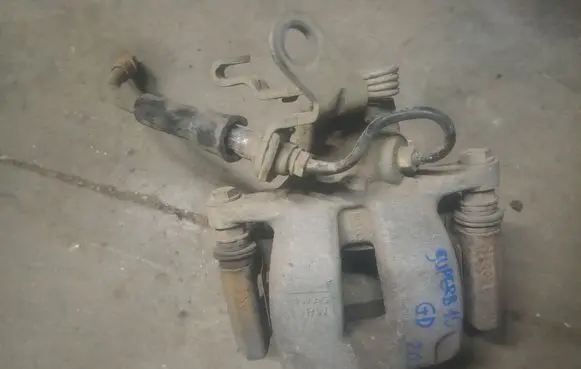 Skoda Superb B6 (3T) Rear brake caliper