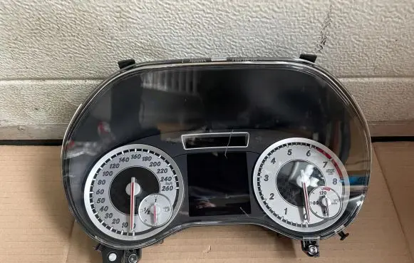 Mercedes-Benz A W176 Speedometer (instrument cluster) 1769002903