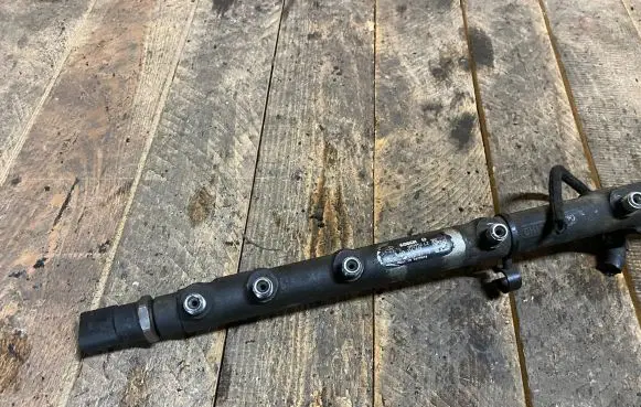 Mercedes-Benz C W203 Fuel main line pipe A6110700395 6110700395