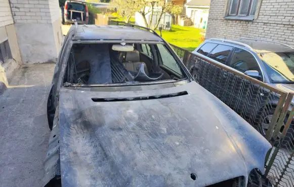 Mercedes-Benz E W210 Front door 