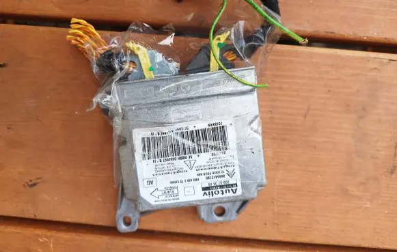 Citroen C3 Picasso Airbag control unit/module 9666412180