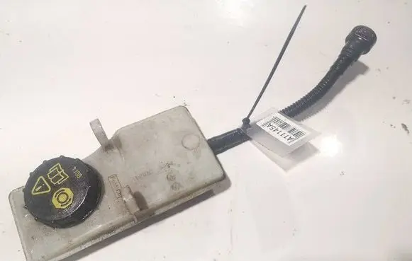 Ford Grand C-MAX Brake fluid reservoir 