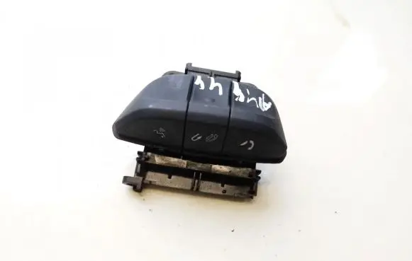 Honda CR-V Steering wheel buttons/switches m47835