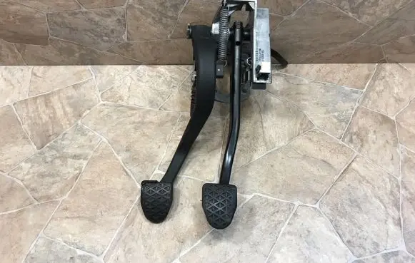 BMW 1 F20 F21 Pedal assembly 6762250