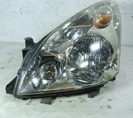 Toyota Corolla Verso E121 Headlight/headlamp