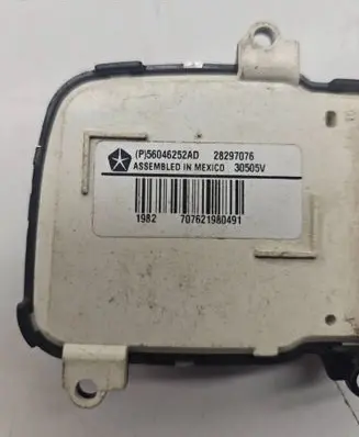 Chrysler Town u0026 Country V Steering wheel buttons/switches 56046252AD 28297076 707621980491