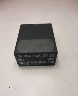 Mercedes-Benz E W124 Other relay 0065458732 05999610