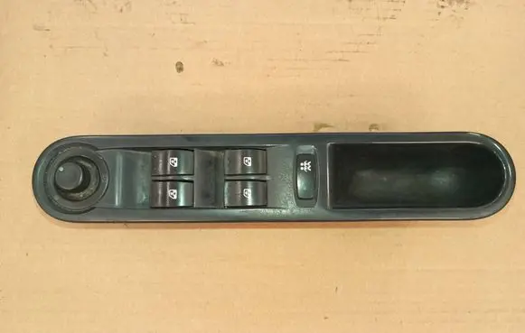Renault Espace - Grand espace IV Electric window control switch 8200328427