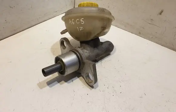 Master brake cylinder