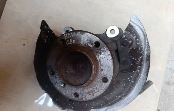 Front wheel hub