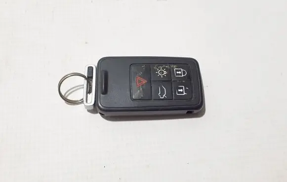 Volvo XC70 Ignition key/card 8676873