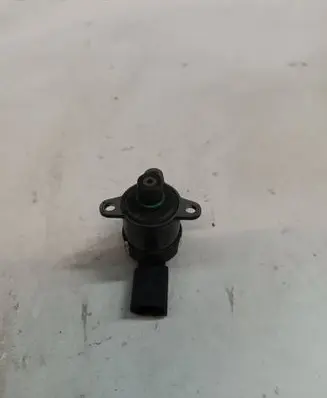 BMW 5 E60 E61 Fuel pressure regulator 8062