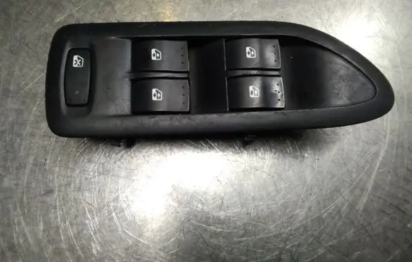 Renault Laguna II Electric window control switch 8200397302