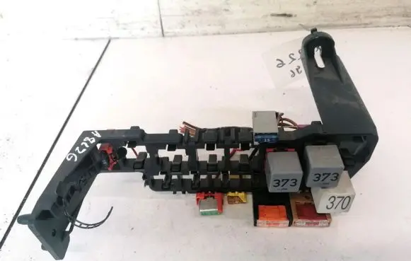 Volkswagen PASSAT B5.5 Fuse box set 8D1937545
