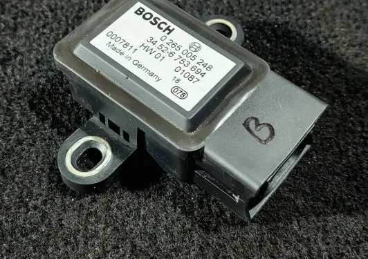 BMW 5 E39 ESP acceleration yaw rate sensor 34526753694 01087 0265005248