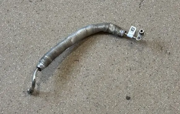 BMW 1 F40 Turbo turbocharger oiling pipe/hose 8586479
