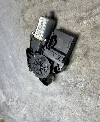Renault Megane III Rear glass lock/latch C748 807301396R