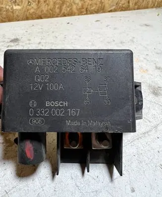 Mercedes-Benz E W211 Charging relay A0025426419 12V100A 0332002167
