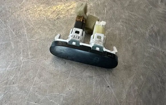 Nissan Juke I F15 Passenger airbag on/off switch 