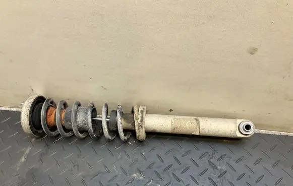 BMW 5 E60 E61 Rear shock absorber with coil spring 6770453 E60H008BX 105413