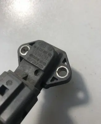 Volkswagen PASSAT B5 Air pressure sensor 0281002177