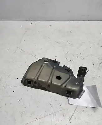 Citroen C4 I Picasso Fender mounting bracket 538332C
