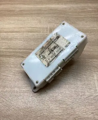 Nissan Maxima A34 Seat control module 28565ZK10A