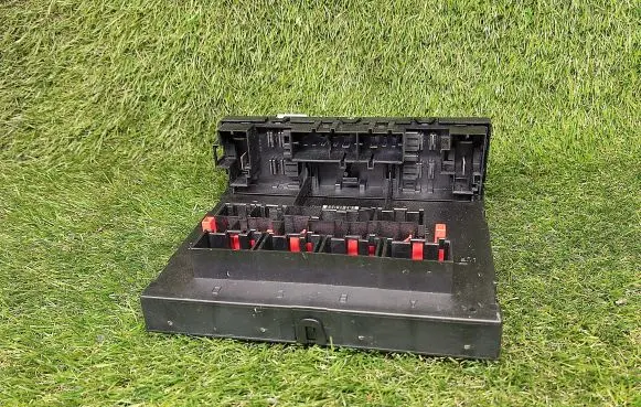 Volkswagen Tiguan Power management control unit 3C8937049E F005V00745