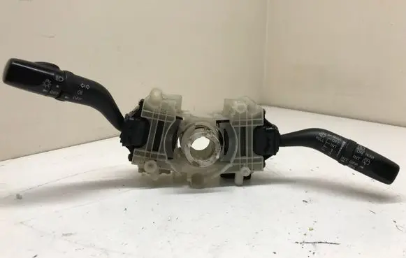 Mazda 6 Wiper turn signal indicator stalk/switch 17D254