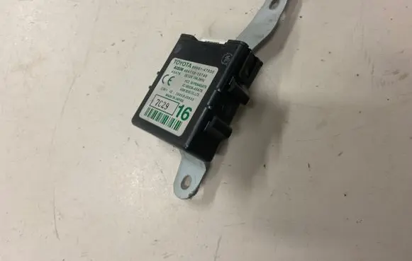Toyota Prius (XW20) Door control unit/module 8999147030 2005DJ0840 48411010740