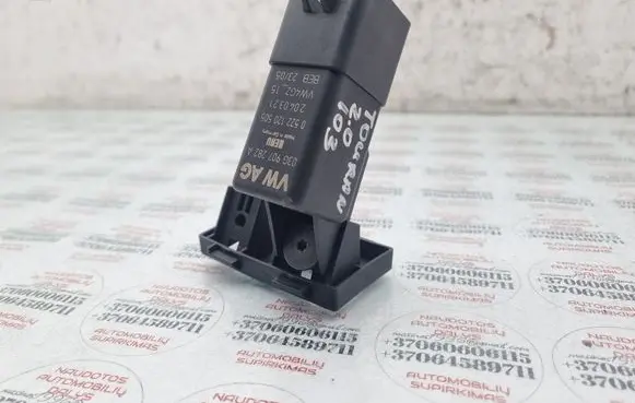 Volkswagen Touran I Glow plug pre-heat relay 03G907282A