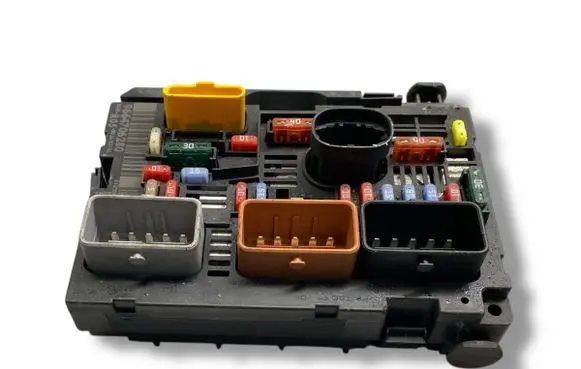 Peugeot 308 Fuse module 9664706280 10088755