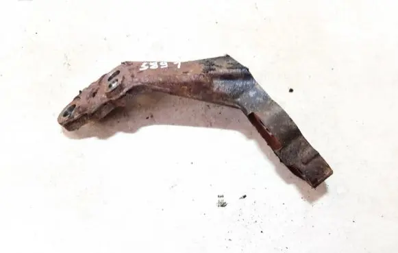 Toyota RAV 4 (XA30) Engine mounting bracket
