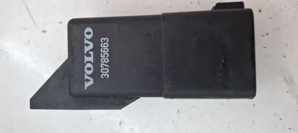 Volvo XC60 Glow plug pre-heat relay 30785663 0281003047